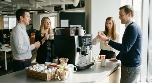從泳裝照到奶精球：橫跨二十年，那些被迫離開的職場女性